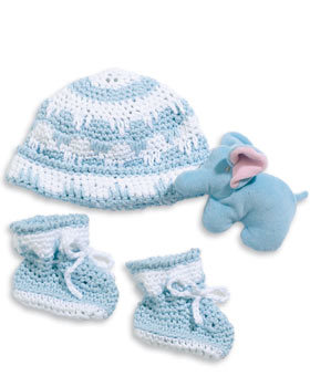 crochet baby booties and hat