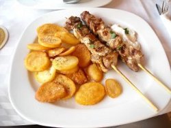 Arnaki Sto Fourno Me Patates Greek Lamb & Potatoes