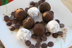 Double Dark Chocolate Cookie Balls Double Dark Chocolate Cookie Balls