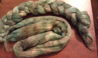 How to Hand Paint Roving