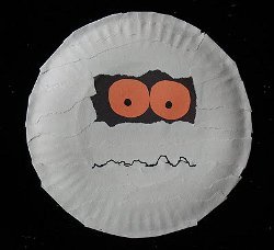 Easy Paper Plate Mummy