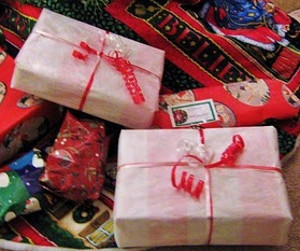 Streamer Painted Gift Wrap