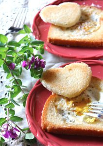 Cheesy Eggs in a Hole