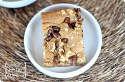 Knockoff Applebee's Walnut Chocolate Chip Blondies