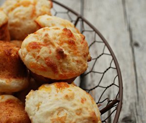 No Knead Muffin Tin Cheesy Biscuits