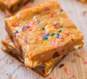 Funfetti Cake Batter Blondies