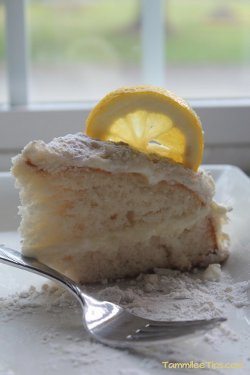 Copycat Olive Garden Lemon Cream Cake Recipe