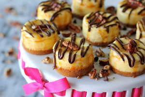 Mini Vanilla Bean Turtle Cheesecakes