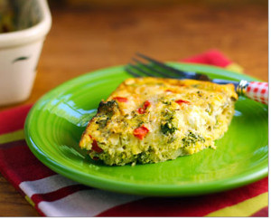 Egg and cheese casserole with broccoli, leeks, bell pepper and feta