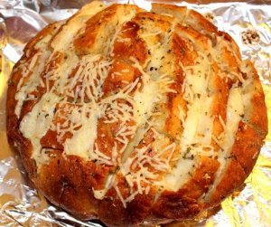 Chicken Parmesan Pull-Apart Bread