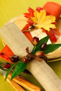 http://irepo.primecp.com/1006/74/182546/19-Ideas-for-Your-Thanksgiving-Table-Settings_Small_ID-660379.jpg?v=660379