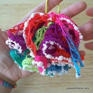 Leftover Yarn Scrunchie Leftover Yarn Scrunchie