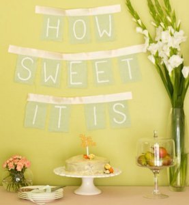 No-Sew Banner DIY Wedding Craft