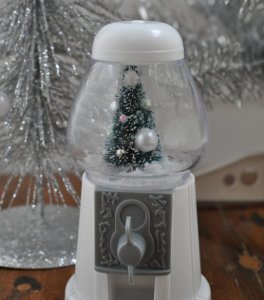Dazzling Gumball Machine Snow Globe Dazzling Gumball Machine Snow Globe