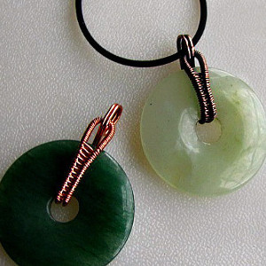 How to Dress up a Donut with a Wireweave Bail