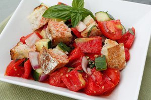 Simple Panzanella Salad