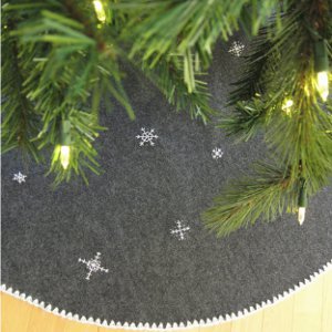 Snowflake DIY Tree Skirt Snowflake DIY Tree Skirt