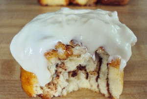 No-Yeast Vanilla Cinnamon Sticky Roll