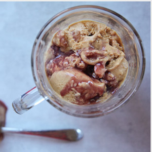 Fantastic Red Wine Caramel Apple Ice Cream