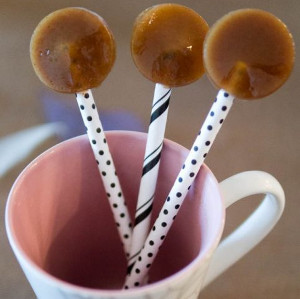 Homemade Pumpkin Spice Caramel Lollipops