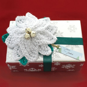 Knit Poinsettia Pattern Gift Topper