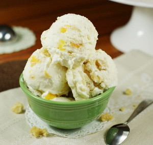 No-Machine Peach Cobbler Ice Cream