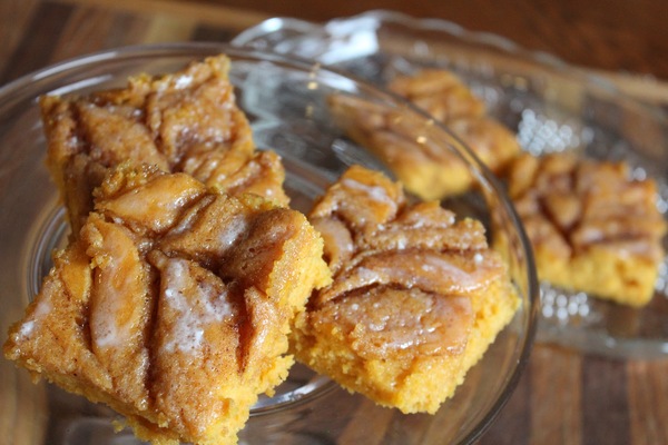 Pumpkin Cinnamon Roll Cake Pumpkin Cinnamon Roll Cake