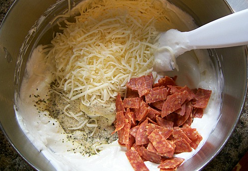 White Cheese Pizza and Pepperoni Dip white cheese pizza and pepperoni dip master