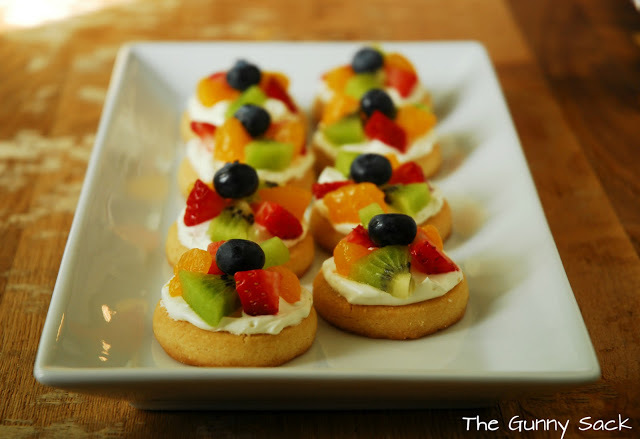 Mini Fruit Pizza Mini Fruit Pizza