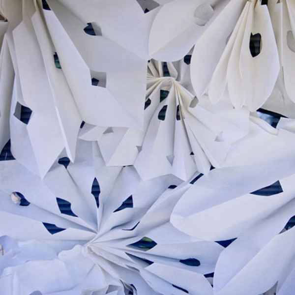 DIY Paper Snowflake Party Backdrop DIY Snowflake Party Backdrop IMR