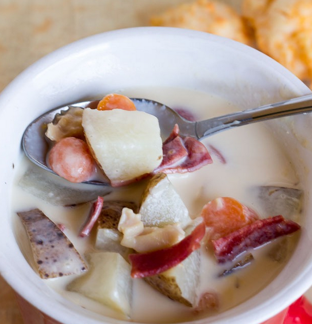 Creamy Clam Chowder with Bacon
