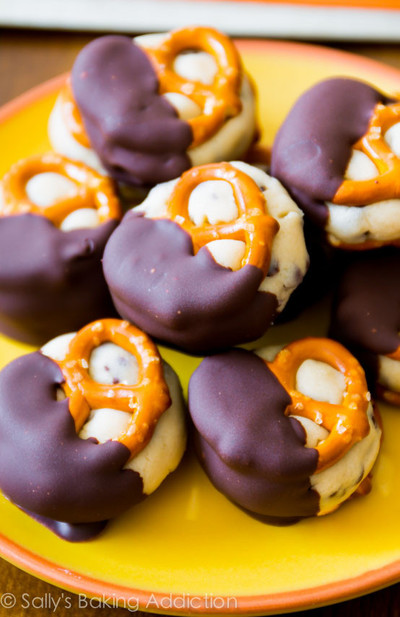 Chocolate-Dipped Cookie Dough Pretzel Bites Chocolate-Dipped Cookie Dough Pretzel Bites