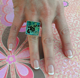 Vintage Shadowbox Resin Ring Vintage Shadowbox Resin Ring