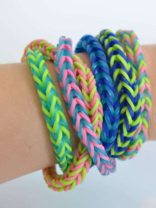 Loom-Free Fishtail Bracelets Loom-Free Fishtail Bracelets