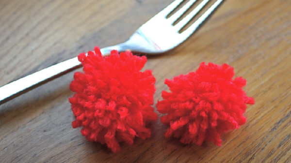 How to Make Pom Poms with a Fork