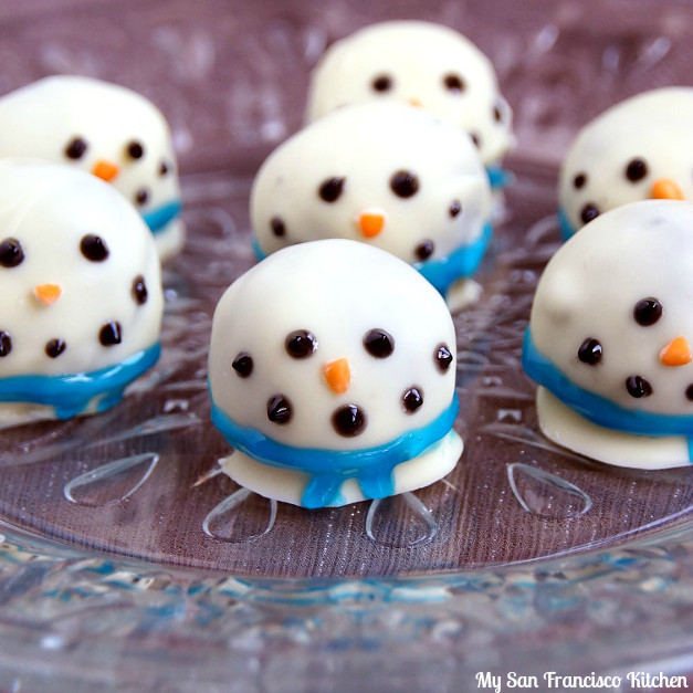 Smiling Snowman Oreo Balls Smiling Snowman Oreo Balls