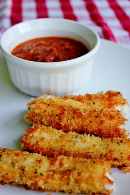 Copycat TGI Friday's Fried Mozzarella Sticks Copycat TGI Fridays Fried Mozzarella Sticks