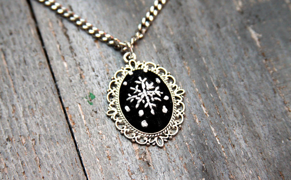 Stunning Snowflake Necklace Stunning Snowflake Necklace