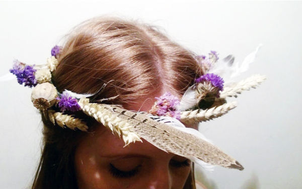 Wildflower and Feathers DIY Flower Crown Wildflower and Feathers DIY Flower Crown