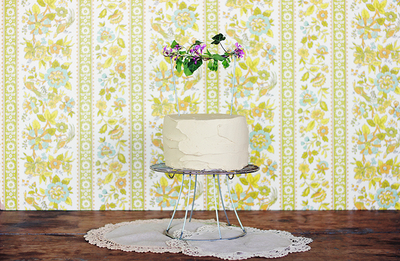 Circular Wire Cake Stand
