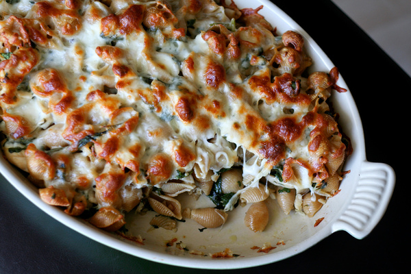 Cheesy Baked Pasta Casserole with Chicken and Spinach Cheesy Baked Pasta Casserole with Chicken and Spinach