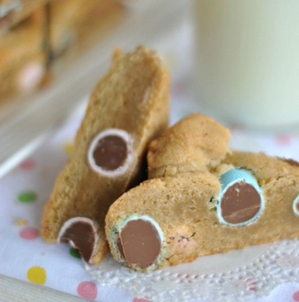 Chocolate Egg Blondie Bars Chocolate Egg Blondie Bars