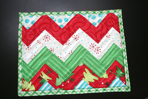 Holly Jolly Zig-Zag Mug Rug Strip-Pieced Zig Zag Mug Rug