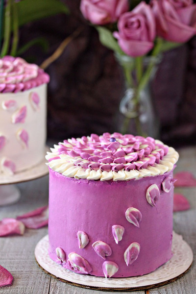 Radiant Orchid Mini Cakes Radiant Orchid Mini Cakes