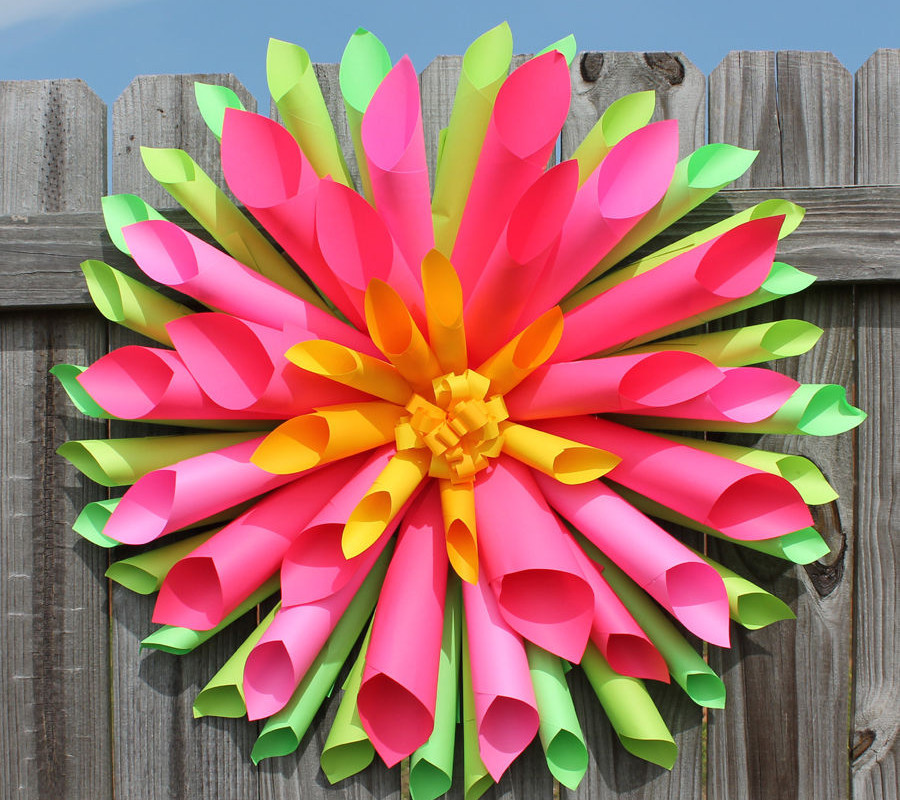 Dahlia Paper Flower Wreath | AllFreePaperCrafts.com