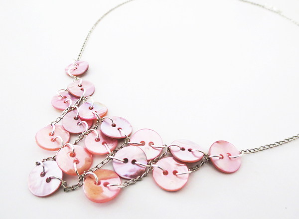 Layered Buttons DIY Necklace Layered Buttons DIY Necklace
