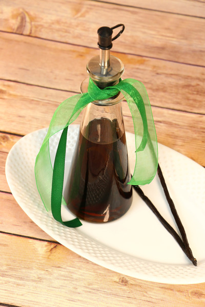 Easy Homemade Vanilla Extract