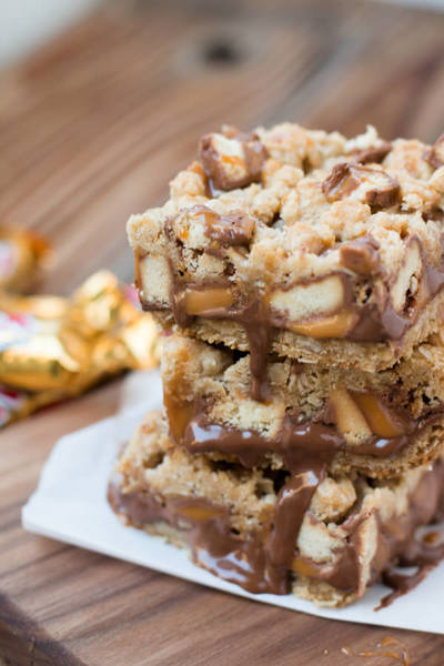 Gooey Twix Carmelitas