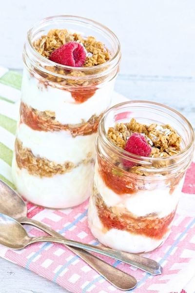 Make-Ahead Strawberry Rhubarb Breakfast Parfaits Make-Ahead Strawberry Rhubarb Breakfast Parfaits
