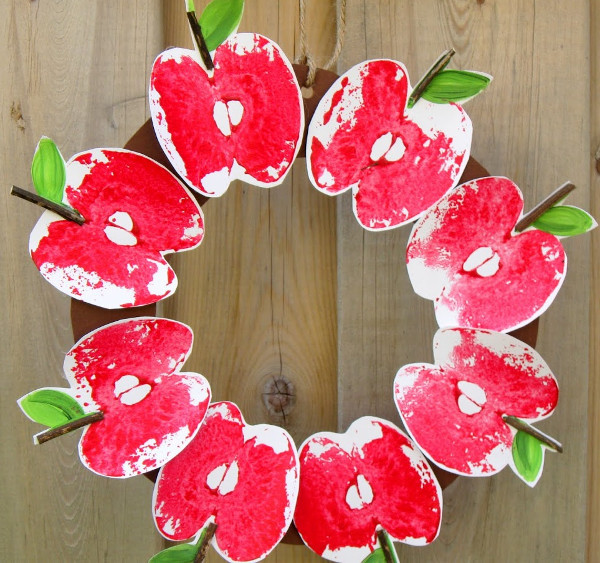 Red Delicious DIY Apple Print Wreath Red Delicious DIY Apple Print Wreath